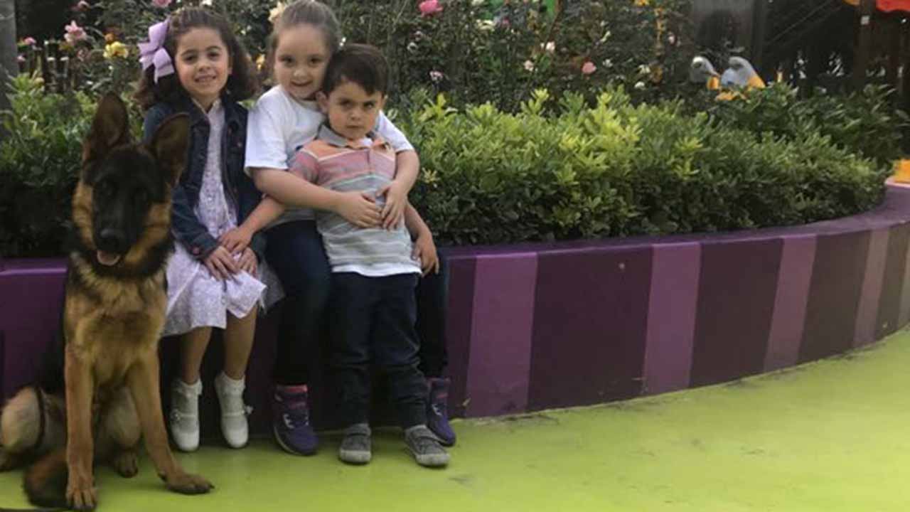 Gabriela Cravioto en parque con niños