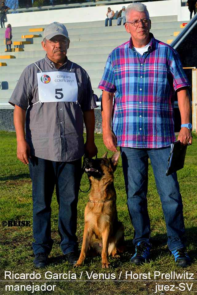 Venus vom Garikhaus con Ricardo García y el juez SV Horst Prellwitz